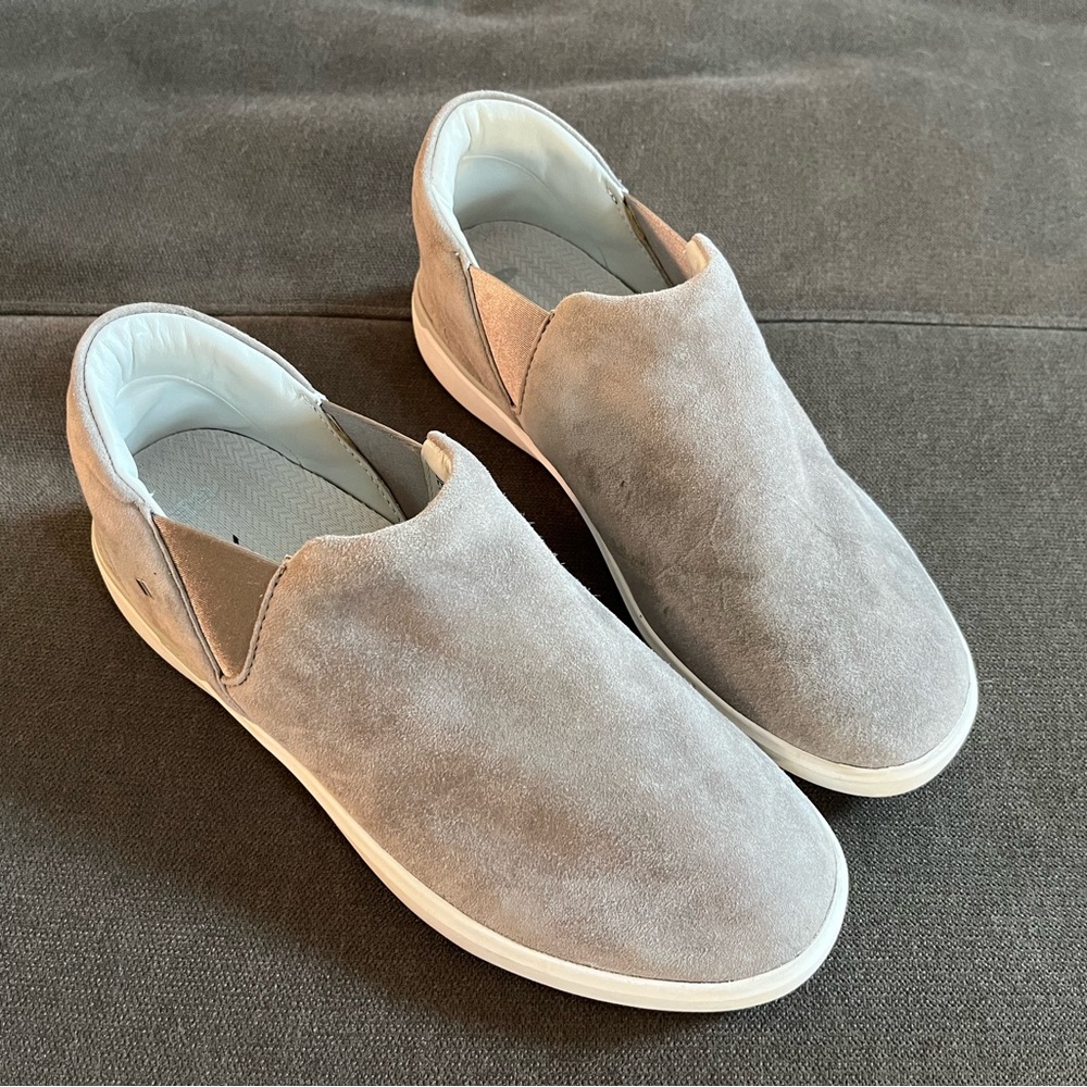 Gray suede Kizik slip on shoes - Womens 7